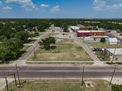 /international/us/w-04th-street-crawford-tx-110119505094/