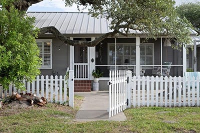 /international/us/1302-e-cedar-rockport-tx-110108382657/