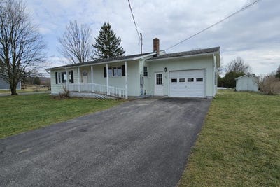 /international/us/747-elm-street-derby-vt-110107047831/