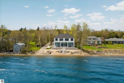 /international/us/6405-s-west-bay-shore-drive-traverse-city-mi-110108168053/