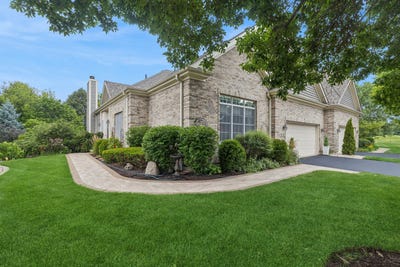 /international/us/1017-heron-way-woodstock-il-110119531025/
