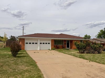 /international/us/1012-hillcrest-drive-childress-tx-110108654258/