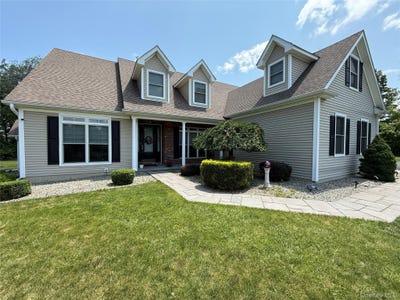 /international/us/91-caties-way-hopewell-junction-ny-110107776396/