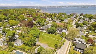 /international/us/78-narragansett-avenue-jamestown-ri-110108352813/