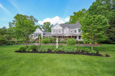 /international/us/9-olde-village-road-salem-nh-110108491571/