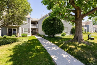 /international/us/302-commons-way-fishkill-ny-110108543017/