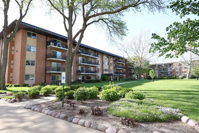 /international/us/2230-s-goebbert-road-arlington-heights-il-110108223702/