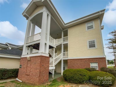 /international/us/8929-meadow-vista-road-charlotte-nc-110098462568/