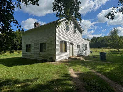 /international/us/1250-greenhouse-road-bangor-mi-110094260116/