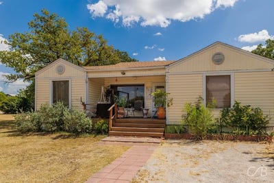 /international/us/1406-w-commerce-street-eastland-tx-110101318587/