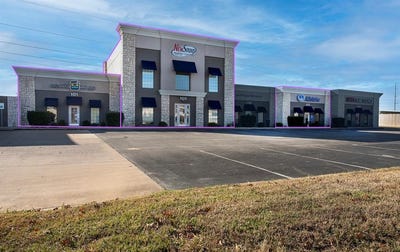 /international/us/2230-w-grande-boulevard-tyler-tx-110104560604/