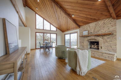 /international/us/1606-cypress-point-drive-lawrence-ks-110105260587/
