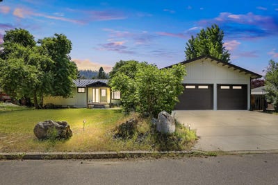 /international/us/6422-e-17th-ave-spokane-valley-wa-110108472372/