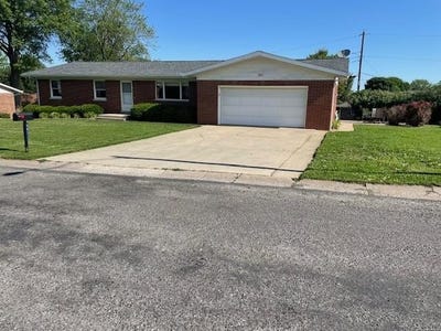 /international/us/8025-blue-mound-drive-st-rose-il-110099555053/