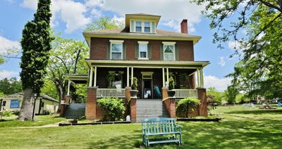 /international/us/1525-locust-hill-marlinton-wv-110108492127/