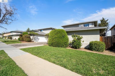 /international/us/19423-19425-greenwood-dr-cupertino-ca-110106810334/
