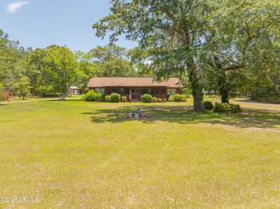 /international/us/3958-pineland-road-varnville-sc-110109111480/