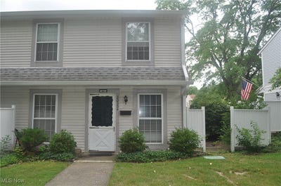/international/us/20354-williamsburg-court-unit-201a-middleburg-heights-oh-110100800948/