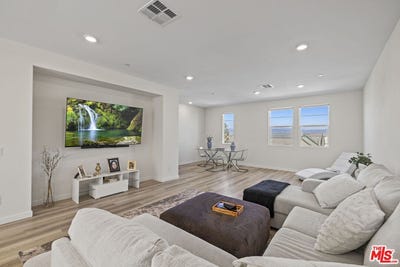 /international/us/27109-valley-oak-pl-valencia-ca-110120587689/
