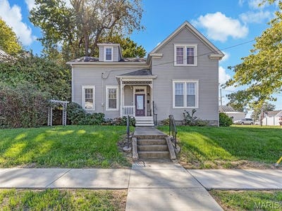 /international/us/210-w-4th-street-waterloo-il-110120415555/