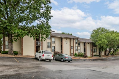 /international/us/187-clubhouse-drive-branson-mo-110108335934/