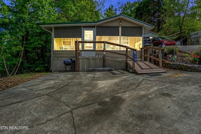 /international/us/419-mountain-thrush-drive-townsend-tn-110108445392/