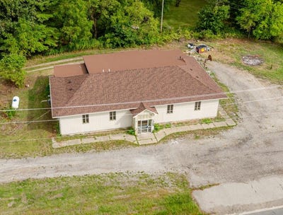 /international/us/4863-us-highway-12-three-oaks-mi-110102492833/