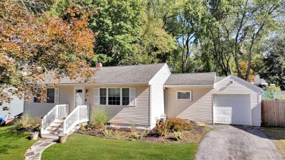/international/us/14-w-dogwood-drive-poughkeepsie-ny-110107266044/