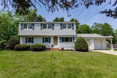 /international/us/12-charlesgate-rd-walpole-ma-110108166878/