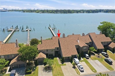 /international/us/4291-hatton-point-lane-portsmouth-va-110102415464/