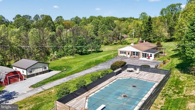 /international/us/358-lammey-road-honey-brook-pa-110108446891/