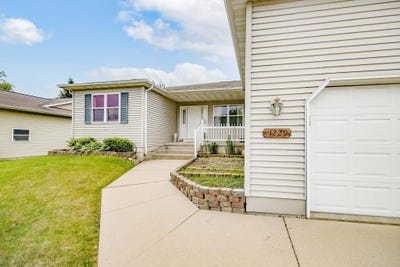 /international/us/1229-w-blooming-field-drive-whitewater-wi-110099635678/