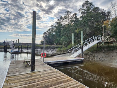 /international/us/245-bull-point-drive-seabrook-sc-110096570426/