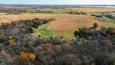 /international/us/2-hogback-bridge-road-earlham-ia-110099982732/