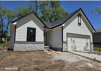 /international/us/111-elm-street-de-soto-ia-110108341023/