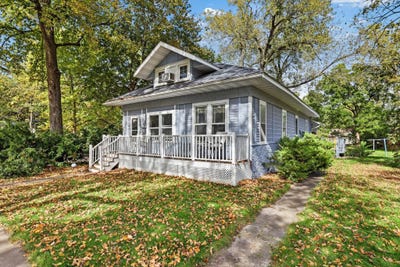 /international/us/533-e-maple-street-river-falls-wi-110120456338/