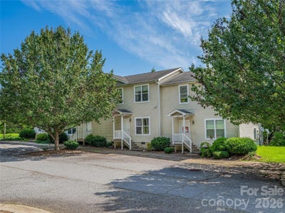 /international/us/404-villas-court-asheville-nc-110102058046/
