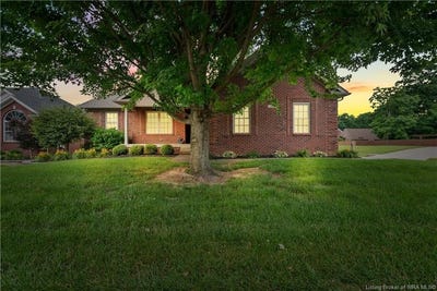 /international/us/2000-sterling-oaks-drive-sellersburg-in-110108654007/