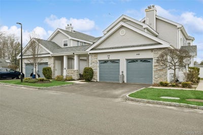 /international/us/549-highland-court-moriches-ny-110107079040/
