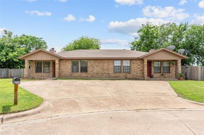 /international/us/208-lanham-court-white-settlement-tx-110107911301/