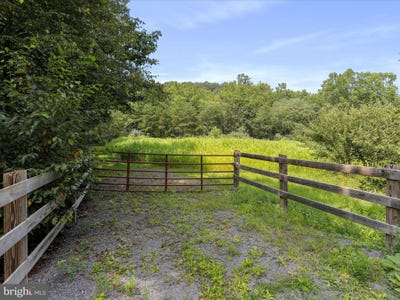 /international/us/1704-posey-hollow-berkeley-springs-wv-110101367258/