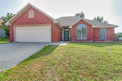 /international/us/106-king-arthur-court-weatherford-tx-110107911232/