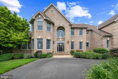 /international/us/13003-12-trees-court-clarksville-md-110108335283/
