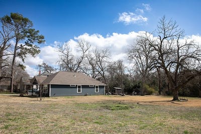 /international/us/1002-norris-street-brenham-tx-110097189833/