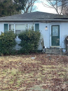 /international/us/438-auborn-avenue-shirley-ny-110098613340/
