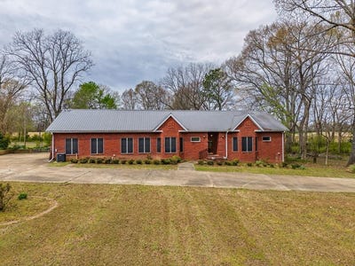 /international/us/313-n-main-street-sardis-ms-110106705631/