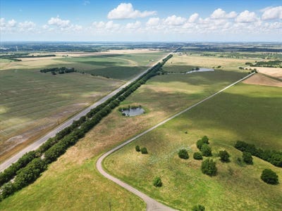 /international/us/6512-county-road-1050-celeste-tx-110107659741/