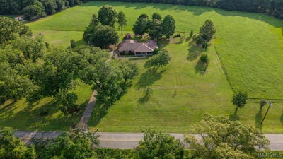 /international/us/4400-allen-road-grove-hill-al-110108544327/
