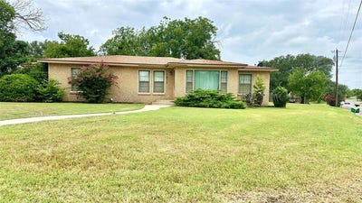 /international/us/1611-live-oak-street-goldthwaite-tx-110100812073/
