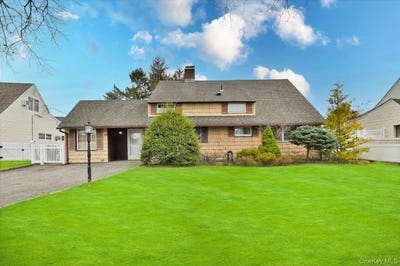 /international/us/43-flagstone-lane-westbury-ny-110107084781/